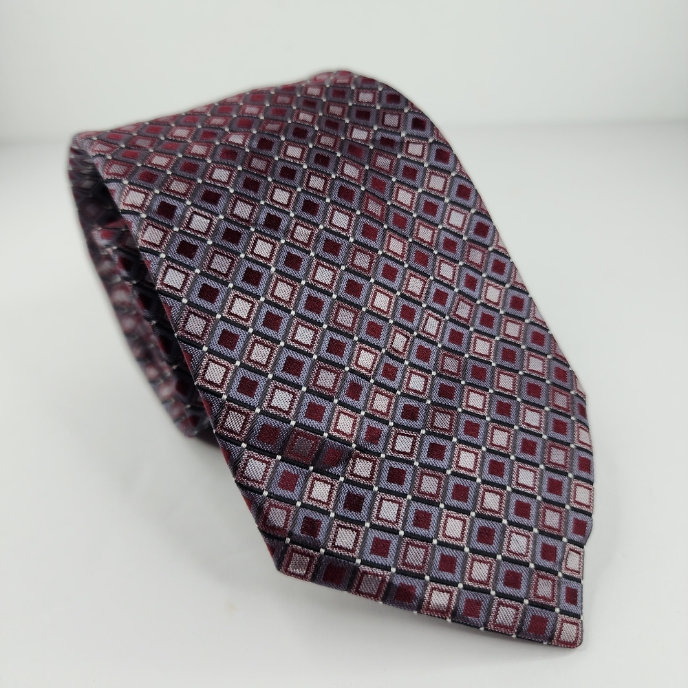 KENNETH COLE AWARENESS Red Silk Tie.